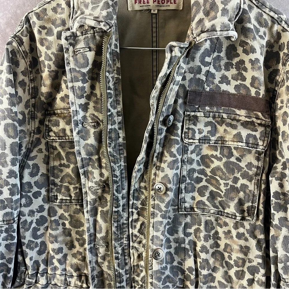 Free People Jacket Women XS Tan Military Field Animal Leopard Print Zip Button - Picture 6 of 14